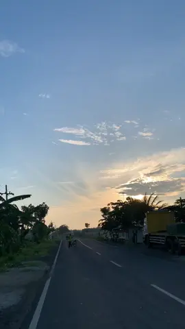 MASIH TENTANG PAGI #morning #morningroutine #morningvibes #morningvlog #morningboost #morningmotivation #sunset #sunsetlover #sunsetvibes #road #roadtrip #sky #tuban #tubanjawatimur #tubanhits #tuban24jam #tubantiktok #tubanbanget #clouds #vibes 