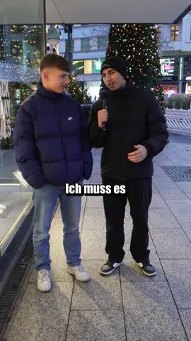 Fresher Style oder Wasss 😂😂 #straßenumfrage #berlin #länderspiel #umfrage