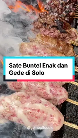 Spot sate buntel enak di Solo. Jam 8 pagi udah buka, 50 ribu udah sama nasi dan minum #kulinersolo #satebuntel #satepaknarto #satebuntelsolo #satekambingsolo 