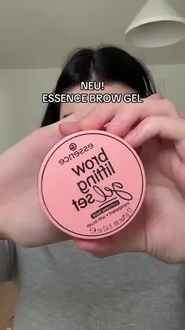 RENNT mädels!!!😍 #essence #drogerie #drogeriemakeup #drogerieneuheiten #essencecosmetics #browgel #drogerieprodukte #makeuptesten 
