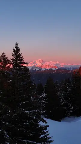 Fais confiance à ton instinct ... tu as les clés pour chaque moment de ta vie ... 💪✨ #motivation #mountain #inspiration#hautesavoie #alpes #montagne #sunset #nature #mountainscape #pourtoi #paysage #hautesavoie 