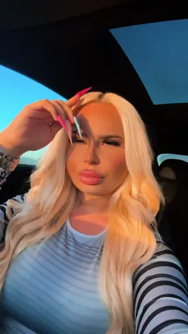 Come with me to see my fav doc 🙌🏼💉💕 @Dr. Bargello  Turning 22 years till I die 😂😂💁🏼‍♀️ #plasticsurgery #fillercheck #foryoupage #fakebodyy⚠️ 