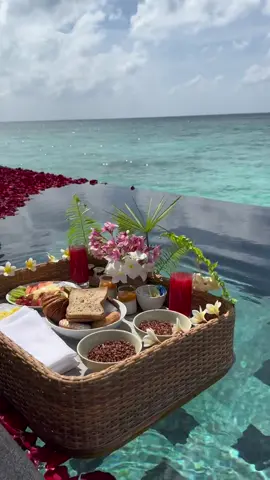 Breakfasts like this 🌝 • • • #breakfast #breakfastideas #breakfastgoals #bedandbreakfast #floatingbreakfast #maldives #maldivestiktok #maldivesvacation #maldivesislands #hiltonhotel #relationshipgoals #birthdaysurprise #birthdayideas #luxurylife #luxurytravel #traveltiktok #traveltok #coupletravel 
