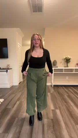 Finally got my hands on the new viral pants @Halara_official #halarapants #halaraviralpants  #TikTokShopValentinesDay #middlesize #middlesizeoutfit 