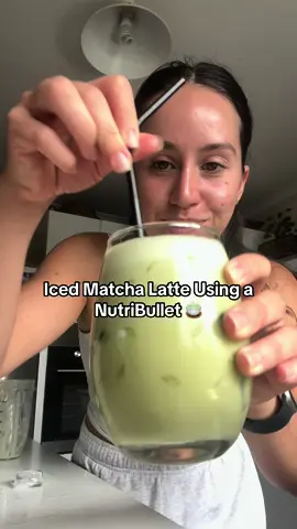 The nutribullet creates such a nice froth without having to use a matcha whisk 👩‍🍳 💋  #fyp #viral #matchalatte #icedmatchalatte #matchabenefits #homemadematchalatte #nutribullet #blenderrecipe #matcharecipe #coffeecorner #greentea #japanesegreentea #healthyfoodswaps #guthealth 