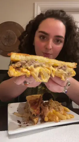 patty melt & animal style fries 🍟🍔 w/ @graza #grazapartner  #eatwithme #mukbang #mukbangeatingshow #eatingasmr #foodasmr #mukbangasmr #asmreating #eatingshow #eatingshowasmr #eatingsounds #crunchy #mukbangs #mukbangvideo #eatingsounds  #crunch #crunchyasmr #crunchsounds #crunchysounds #crunchymukbang #pattymelt #animalstyle #animalstylefries 
