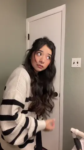 My new fav go-to hairstyle 🤩🎀 #hairstyle #simplehairstyle  #longhairhairstyles #hairtutorial #hairtok #healthyhair #pinterest #pinteresthairstyle #pinteresthairinspo 
