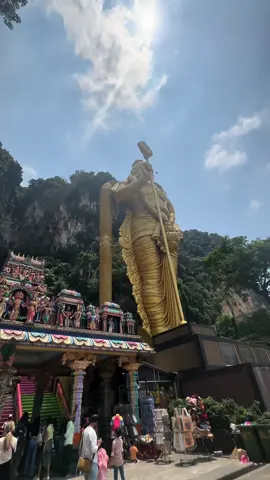 Will you be visiting Batu Caves in Malaysia? After attending the largest Hindu festival, Thaipusam 2024, I returned to Batu Caves in Kuala Lumpur, Malaysia. The crowd was significantly smaller compared to the festive day. Batu Caves is a must-visit attraction in Kuala Lumpur, featuring the iconic 272 rainbow stairs behind the Murugan statue. From this vantage point, you can enjoy a spectacular view of the Kuala Lumpur cityscape. On a clear day, you may even catch sight of the world's second-tallest buildings and the KLCC.  #batucaves #malaysia #kl #kualalumpur #vacation #travel #holiday #reel 