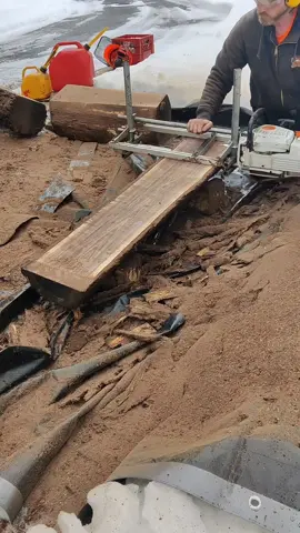 Milling a pretty nice black walnut log.  This tree was taken down in Kanata, just beside Ottawa.  The tree was blown over during a storm and the home owner decided to keep it.  I'm glad he did!  Would of been a shame to waste it.  Now it'll be turned into things to remember it. This is my whole milling process. Screw a metal ladder on top of the log, if it's not flat, then I cut the bark with something (mini saw or axe) where the steps are just to make it sit right.  Then set the mill to cut below the ladder.  Also keep in mind to set it lower then the screws you out in the ladder to hold it. Once your first cut is done, take the ladder off and set the mill to your desired thickness.  Then I just go until the log is done!    I made blocks of wood to elevate the log and stabilize it.  It's a 6 by 6  pressure treated block of wood with notches in them to hold the log. It helps to not have the log move around too much.   If I have multiple logs to mill that day, I take the top off all my logs at the one after the other to not have to change the mill too often.  milled with @Granberg International  24