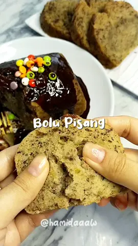 Membalas @zidnipekok Replying to @zidnipekok ini diaaa bolu pisang buat kue ultah simple nyaa😍 maap yaa beb agak telat bikinnya, aku nyari pisang buat dibikin bolu atau banana cake gini susah😭 tapi hasilnya memuaskan, karena bolu pisangnya lembut dan ngembang sempurnaaa😍 #fyp #bolupisang #bolupisangkukus #bananacake #kueultahsimple #kueultah #resepmasakan #resepbolu #bolukukusmekar #resepisimple 