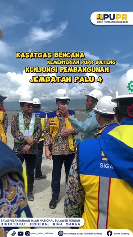 Hai - hai Sobat #Bpjn Sulteng Mimin punya info menarik untuk sobat - sobat Sulawesi Tengah khususnya kota Palu. Kasatgas Bencana Kementerian PUPR Sulawesi Tengah, Bapak Dr. Ir. Arie Setiadi Moerwanto,  M. Sc. melakukan kunjungan lapangan di lokasi pekerjaan Pembangunan kembali Jembatan Palu 4. Kegiatan ini didampingi langsung oleh kepala BPJN Sulawesi Tengah Bapak Dadi Muradi, ST. MT, dan beserta jajarannya. Badan Perencanaan Pembangunan Nasional (BAPPENAS) merumuskan rencana utama untuk rekonstruksi infrastruktur Sulawesi Tengah dalam menanggapi situasi di kota Palu. JICA dan BAPPENAS bekerja sama dalam rekonstruksi infrastruktur Sulawesi Tengah dengan teknologi terdepan Jepang dan Manajemen Penanggulangan Bencana. Kementerian PUPR melalui BPJN Sulteng dengan sumber dana JICA Grant Aid (Hibah) dipercaya untuk melaksanakan Rekonstruksi Jembatan Palu 4 demi mengembalikan fungsi konektivitas yang mendukung kegiatan ekonomi dan sosial masyarakat kota Palu, sehingga manfaatnya bisa kita rasakan kembali secara maksimal. Mohon doanya ya sobat agar pekerjaan di lokasi berjalan lancar 😻🙌🏻 #MenyambungNegeri #SigapMembangunNegeri #BinaMarga #KemenPUPR #BPJNSulteng