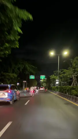Di buat galau sama lagu ini. Bikin candu di denger nya ••• #bypassngurahrai #jjm #jalanmalam #ronyparulianmengapa #ronyparulian #soundviraltiktok #bali #fypbali #fypbaliシ #fyp #foryou #foryoupagee #xyzfyp #jalanbali #foryourpage 