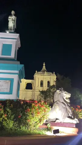 León a las 8:00 pm 🇳🇮#leonnicaragua #leonnicaragua💙🇳🇮 #leonnicaragua🦁❤️💜 #managua_capital_de_nicaragua #nicaragua🇳🇮❤️ #nicaraguense #nicaraguatiktoks #nicasenespaña🇳🇮🇪🇸 #nicasenusa🇳🇮🇺🇸 