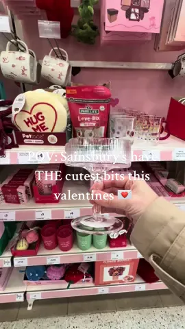 Valentines or even galentines how cute are these…can we talk about the the pjs at the end? They had mama and mini matching 💔👯‍♀️💘 #galentinesday #galentines #ValentinesDay #valentines #valentinesdaygift #valentinesdecor  #sainsburys #homehaul #shopphinghaul 
