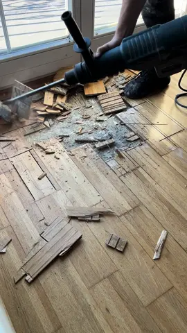 Water damage ❌ PART 1 First, we remove the damaged parquet then install the  new one. Stay tuned for part two when we sand the parquet and varnish it ✅ #renovation #floorexperts #woodworking@alpodflooring 