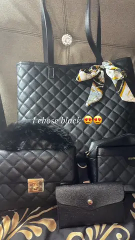 4pc purse set for $8.99 😍😍 i love a different variety of purses #purses #blackset #blackpurseobsession #blackpurse #asethetic #contentcreator #thingstobuy #foryoupage #fyp 