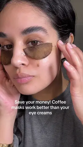 Using coffee to remove dark circles> #fyp #skincarehacks #darkcircles #skincare 