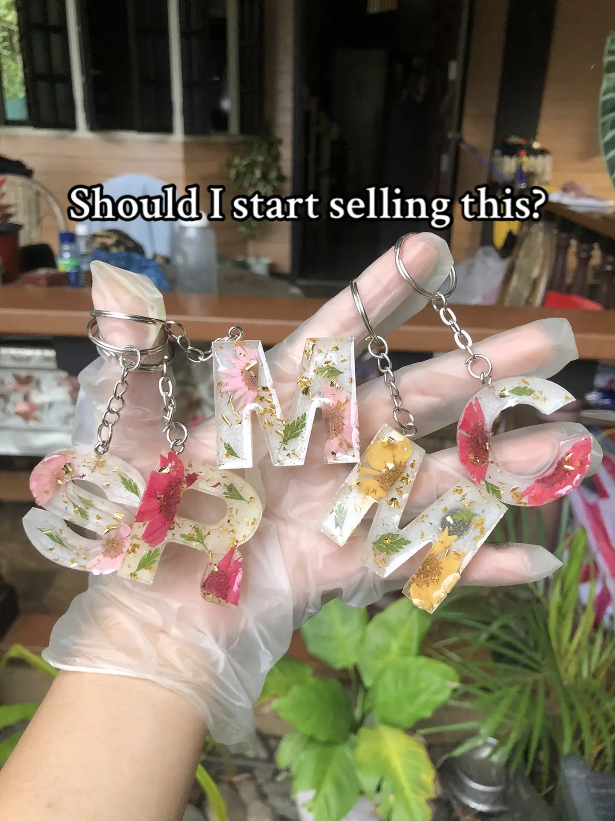 Should i start selling this? #resinart #resinkeychain #keychain #driedflowers #handmadecraft #handmadegifts #resinartist #epoxyresin 