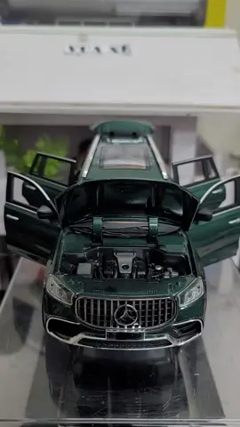 Mô hình xe Mercedes-Benz GLS 63 tỉ lệ 1/24 màu xanh