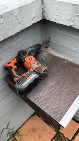 I think im onto something here?! #tradie (do not attempt this) 