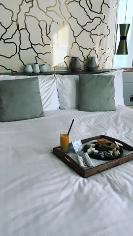 Living my best life🩵#baku #marriot #azerbaijan #juice #hotel #roomservice 