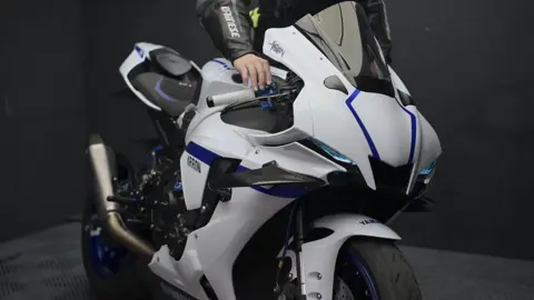 Quá đẹp cho một con xe #Motorsport #motorcycle #support #motorbike #pkl_moto #pkl #moto #lovebike #bikeboy #1000cc #yamaha #r1 #xuhuong 
