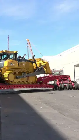 John Deere 1050K dozer leaving the Las Vegas Convention Center following Conexpo 2017.  #conexpo #conexpo2026 #dozer #bulldozer #johndeere #heavyhaul #schwertransport #convoiexceptionnel #wideload #oversizeload #bigtrucks #bigtrailers 