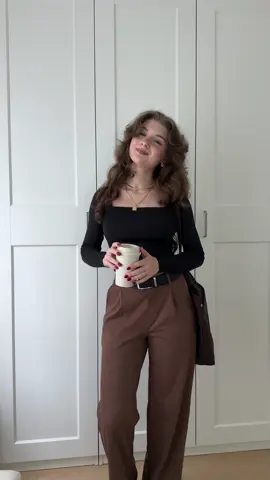 can you tell that this is my favourite sound ✨ comfiest office pants from  @halara_de @Halara shop  with „yelyza2024