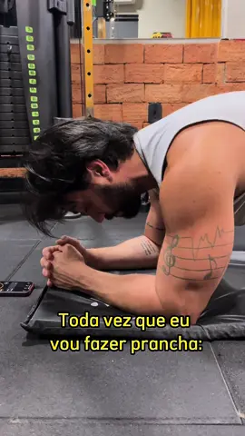 Prancha não é de Deus 😂😂😂 Esse diacho de tempo não passa não? Kkkk #prancha #treino #academia #Fitness #humor #comedia #meme #piadas