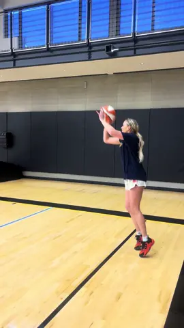 who do you think won? I’m 2-0 against these boys… just sayin😜 #fyp #NBA #WNBA #athlete #basketball #shooter 