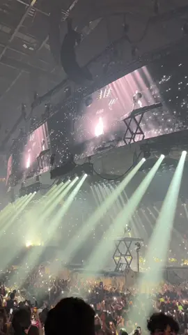 He did say tonight would be special🤪 #travisscott #circusmaximus #kanye #tydollasign #kiacenter #orlando #fyp #kanyewest #fein 