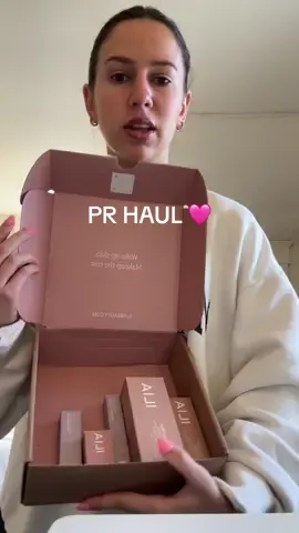 reviews / try ons of literally everything coming soon !! #haul #prhaul #unboxing #shoppinghaul #setactive #alaninutrition #iliabeauty #clinique #soldejaniero #fyp #foryou #microinfluencer 