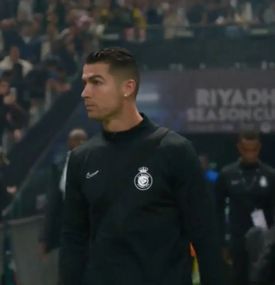 The fans chanting SIIIUUU when they saw Cristiano Ronaldo 🇵🇹❤️ #alnassr #cr7 #cristiano #ronaldo #cristianoronaldo #football #goat #fy #fyp #foryou #foryoupage #foryourpage #fürdich #tiktok #viral 