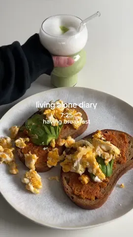 Living alone diary 💗 Morning in my life ✨ • #muslimtiktok #muslimmorningroutine #SelfCare #aesthetic #makebreakfastwithme 