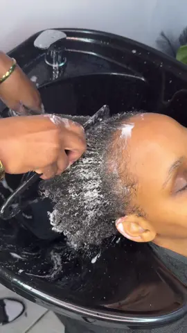 If you cannot be bothered to wash your hair; no worries, i got you 😊.  Just add in a wash service to your booking 🙌🏾 #hairwash #braidertiktok #stitchbraids #birminghambraider #birminghamstylist #freestylestitchbraids #aliciakeysbraids 