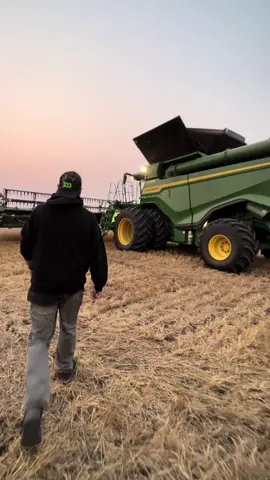 Step inside🚜💨 #farming #harvest #johndeere #x9 #combine #agriculture #agro #farmtok #foryou #fyp #foryourpage #country