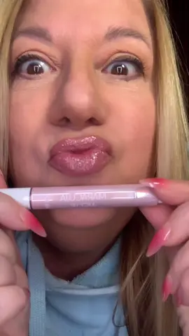 This stuff plumps for sure! 👄 #juicylips #tartecosmetics #tartemaracujajuicylip #tartejuicylipplump #plumplips #plumpinglipgloss #fulllips #biglips