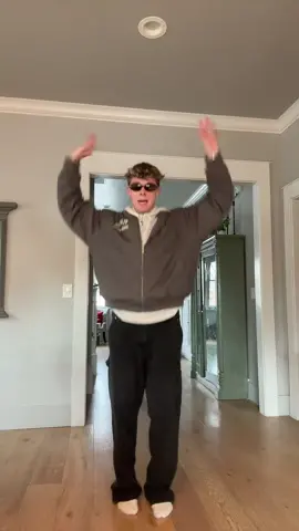 THIS DANCE WAS MADE FOR ME LMAOOOO @Liam Maughan #joanneprada #larsgummer #fyp 
