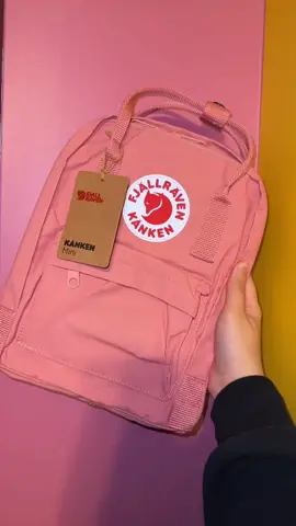 so obsessed with her🥰😍❤️‍🔥🎀 #fjallravenkanken #fjallravenbag #mini #newbag #pinkvibes #pinkaesthetic #fypage 