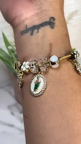 #tiktokshop #fypシ #viral🖤tiktok☆♡🦋 #14kgoldplatedjewelry✨✨✨ #smallbusinessowner #sanjuditassiempreconmigo #womenempowerment🖤👑🖤 #sanjuditassiempreconmigo #latinaownedbusiness #fypシ゚ #fypシ゚viral🖤tiktok #orolaminado14k #orolaminado14k 