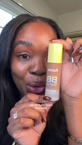 Trying the new @Kosas BB Burst Tinted Gel Cream 👀💦 #kosaspartner and it’s a big YES from me. Hydrating, buildable and packed with skin-loving ingredients. It’s available now at @sephora! #kosas #bbburst #bbcream #makeup #blackgirlmakeup #nomakeupmakeup #naturalmakeup #skincare #sephora  