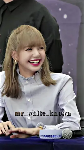 sobai Share kore daw 🥹 . . . #lisa #lili #lalisa #cutelisa #blackpinklisa #blink #mr_white_known #blackpinklisa 