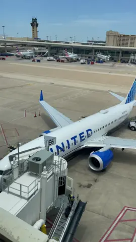 SkyLink Ride at DFW! ✈️😎🛫👨🏻‍✈️🛫#traveltiktok #vacation #longvideo #fun #aviation #planespotting #avgeek #united #americanairlines 
