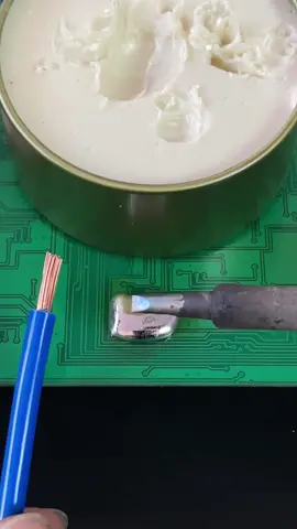 Hiệu quả với sáp hàn nhanh chóng và chính xác hoá quá trình làm việc #dotrongnha68 #SolderingTips #ElectricalSoldering #SolderPaste #SápHàn #SolderingHacks #DIYElectronics #HànMạchĐiện #SolderingTechniques #EffectiveSolderPaste #HànDính #SápHànHiệuQuả #DIYRepair #ElectronicsCraft #SolderingCraft #KỹThuậtHàn #HànNhờSáp