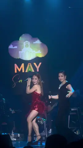 Vừa vocal, vừa dancer. 