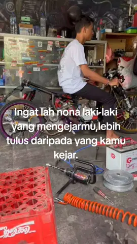 Ingat lah nona laki-laki yang mengejarmu,lebih tulus daripada yang kamu kejar. #fypdongggggggg #mio #mio200cc #fyyp #fyp #tranding #sad #sadstory #story #galau #fouryou #fouryoupage #pyf #viralvideotiktok 