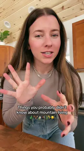Chip bag asmr????? Lol #mountainlife #smallmountaintown #skitown #granolatok #granolagirl 