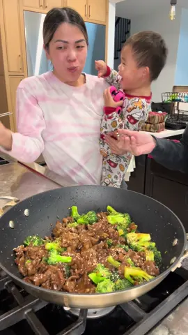 BEEF AND BROCOLI 1 lb beef, thinly sliced* 2 TBSP water 1 TBSP shaoxing wine 1/2 tsp kosher salt 1/2 tsp baking soda 2 TBSP cornstarch Drizzle oil of choice *i used NY strip but beef flank, eye round  can also be used SAUCE 1/2 cup light sodium soy sauce 1/2 cup water 2 TBSP cornstarch 2 TBSP sugar Black pepper to taste Drizzle sesame seeds ADDITIONAL INGREDIENTS 2 head of broccoli , prep to florets 1 TBSP minced ginger 1 TBSP minced garlic Sesame seeds,  1. Thinly slice beef. Marinate with water, shaoxing wine, kosher salt and baking soda. Combine well then add cornstarch and oil. Combine well and set aside for 5-10 mins so everything can absorb. - After 5-10 mins, we need to cook. Heat up a generous amount of oil and deep fry/ pan fry/ cook your beef. I like to do this in batches so the pan doesn’t over crowd. Remove beef from heat and set aside. (Note: your beef might stick together so just stir and separate it) 2. Prepare your broccoli into florets. Cook in boiling water for 1 minutes. Drain and set aside. 3. In a wok or pan (I like to use the same pan I used go cook my beef but remove most of the oil), heat up some oil and cook minced ginger and garlic for til fragrant.  4. Once fragrant, add all of the ingredients listed under SAUCE. Cook this until it thickens. When it thickens, add your broccoli and beef, combine well, turn off heat, top with sesame seeds and serve with rice. 