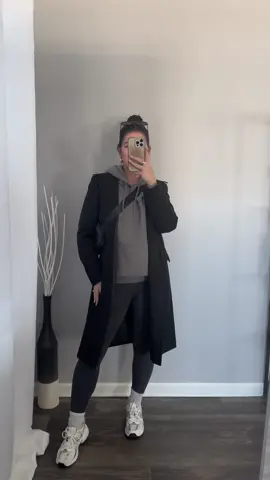 Comfy outfits 🖤 #OOTD #comfyoutfits #fitcheck #trenchcoatoutfit 
