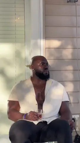 Social media at times can be a strain on reality. Remember to stay true to yourself and enjoy what you do!  #beardedblackmen #winterfashion #fashionhacks #Lifestyle #baldhead #StreetStyle #outfitinspo #blackmen #mensfashion 